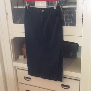 High-waisted Black jean skirt